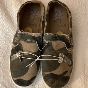 Blowfish brand women sneakers size 8